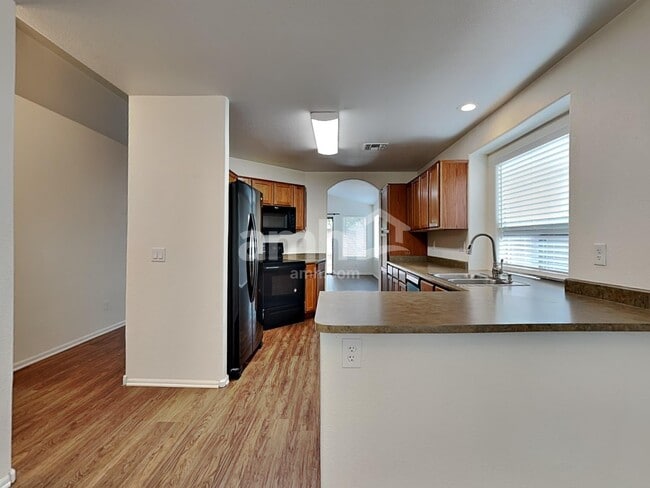 Building Photo - 15848 W Linden St