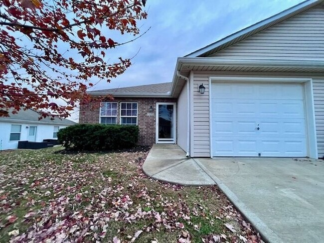 Building Photo - Charming Ranch-Style Duplex in Blue Springs, MO!