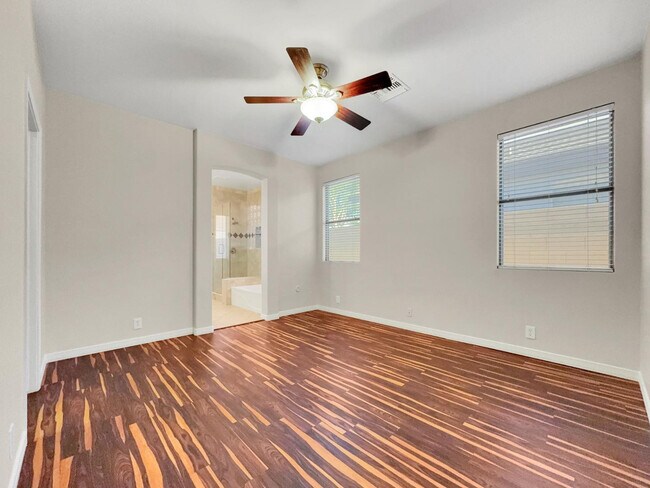 Building Photo - 261 N Nash Way