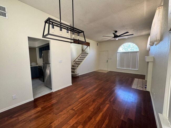 Building Photo - Beautiful 3 bedroom 2.5 bathroom NW Albuquerque.