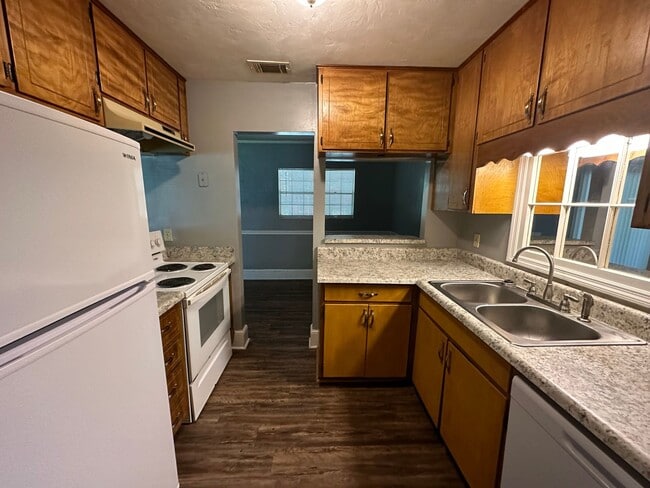 Building Photo - Eastside duplex by Costco avail now!