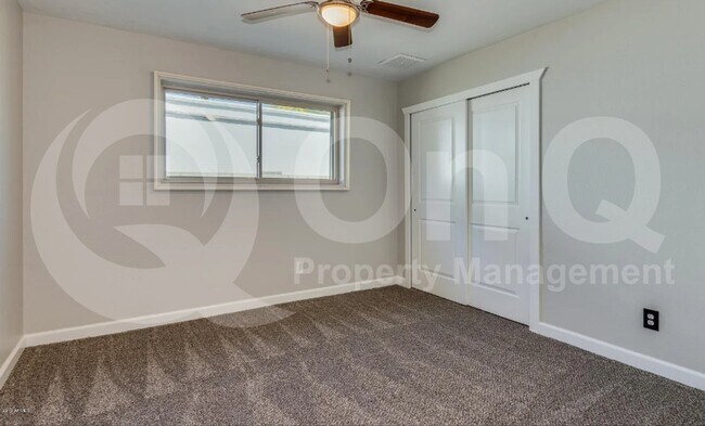 Building Photo - 2502 E Sahuaro Dr