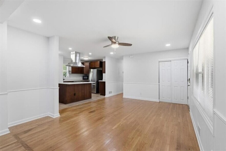 Building Photo - 2815 Carolyn Dr