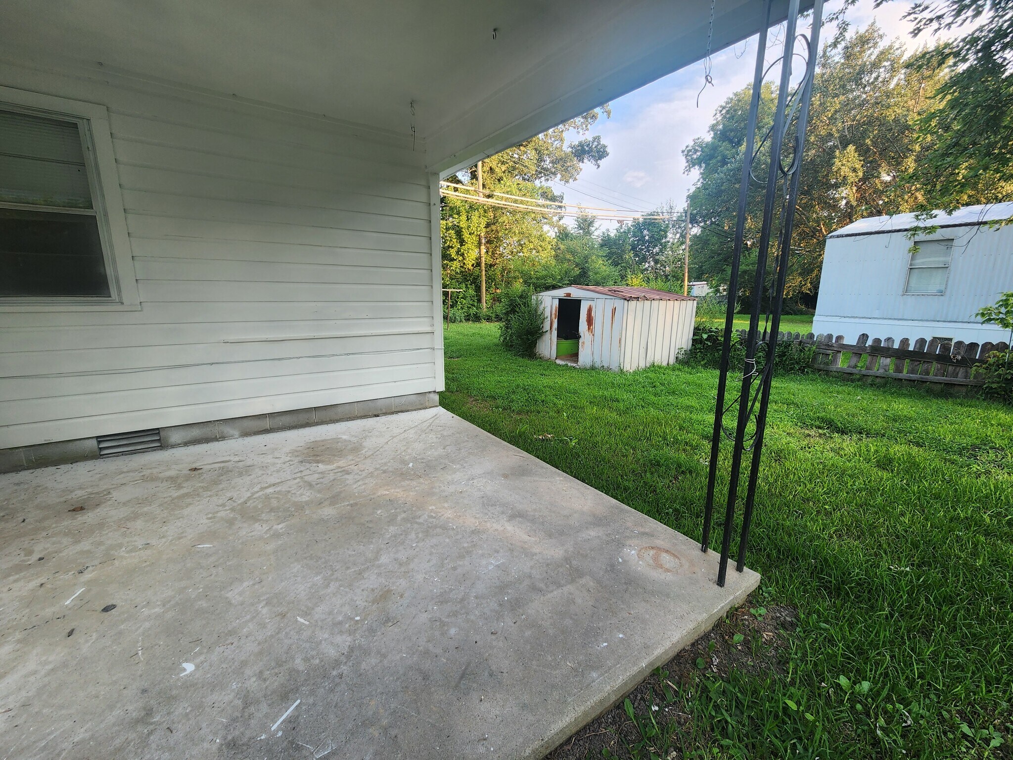 Building Photo - 104 W Searcy St