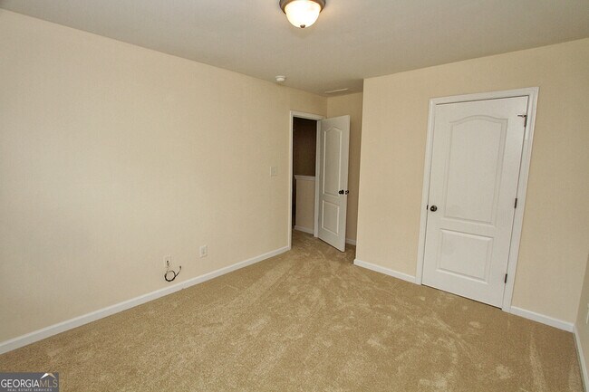 Building Photo - 728 Castle Top Ct SE