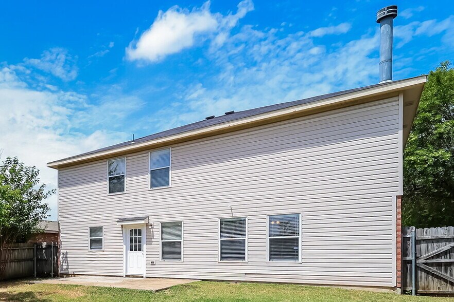 Building Photo - 8737 Hunters Point Way