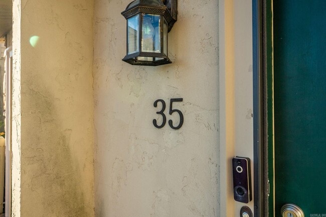 Building Photo - 34 Edgehill Cove