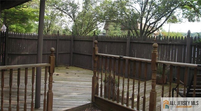 Building Photo - 6107 N Oaks Blvd