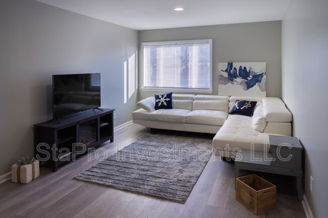 Building Photo - 2360 Hamilton Ave