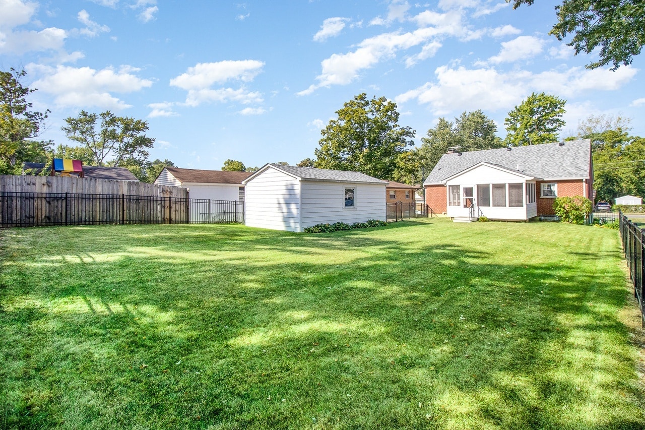 Building Photo - 3893 Mantell Ave