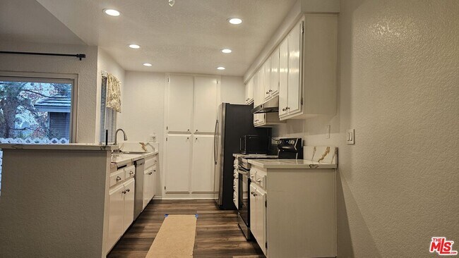 Primary Photo - 3851 Amberly Dr