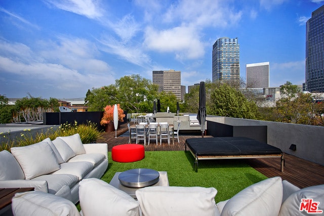 Building Photo - 1849 Fox Hills Dr