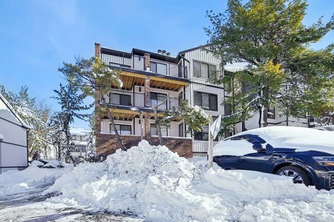 Building Photo - 1491 John St