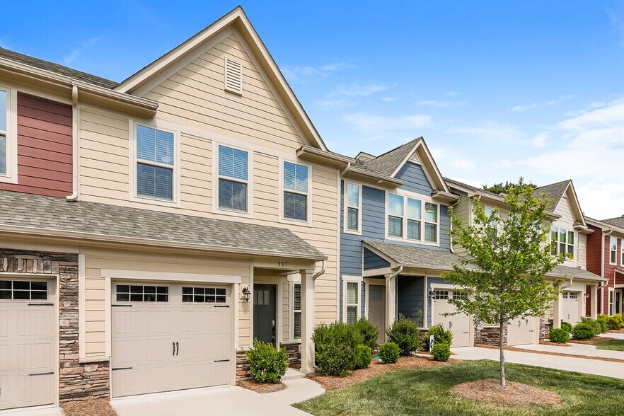 Building Photo - 307 Pond Place Ln