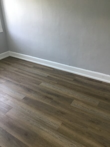 Building Photo - 1705 W 15th St