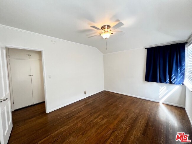 Building Photo - 5039 Inadale Ave