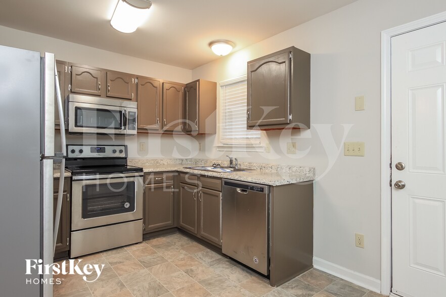 Building Photo - 4 Franklinwood Dr