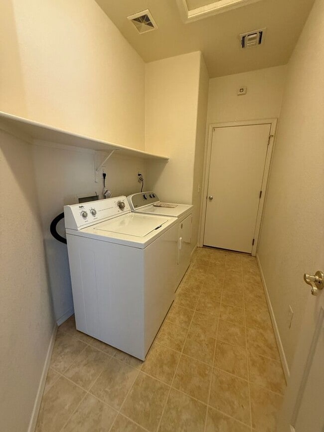 Building Photo - 10258 E Wasp Spring Dr