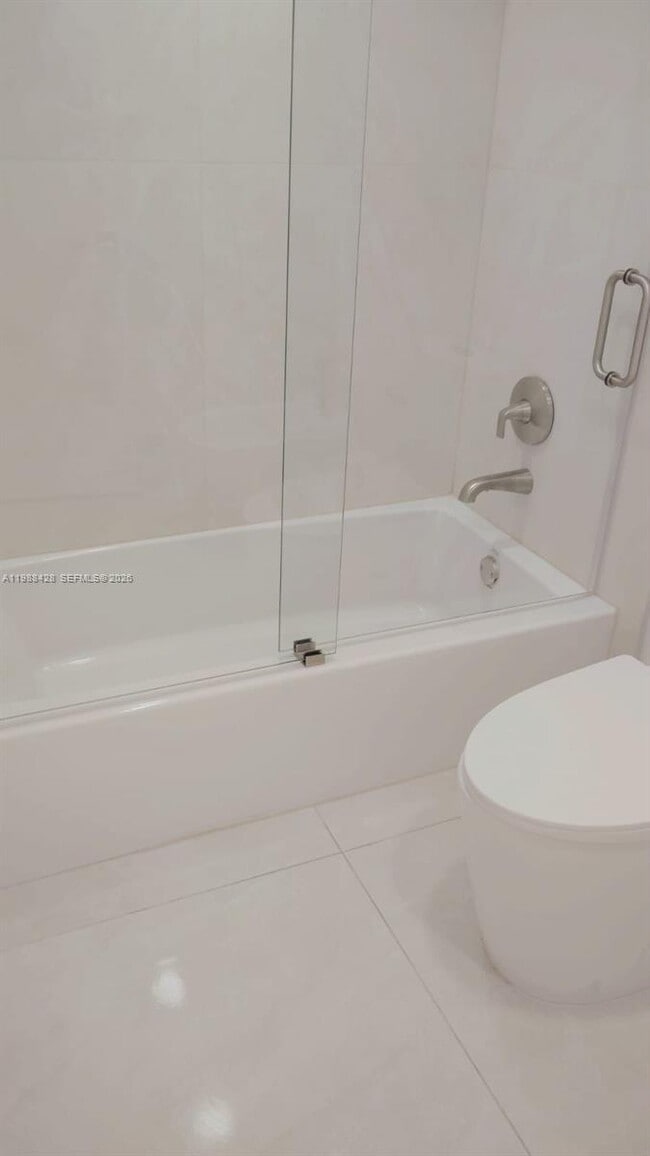 Building Photo - 801 N Venetian Dr