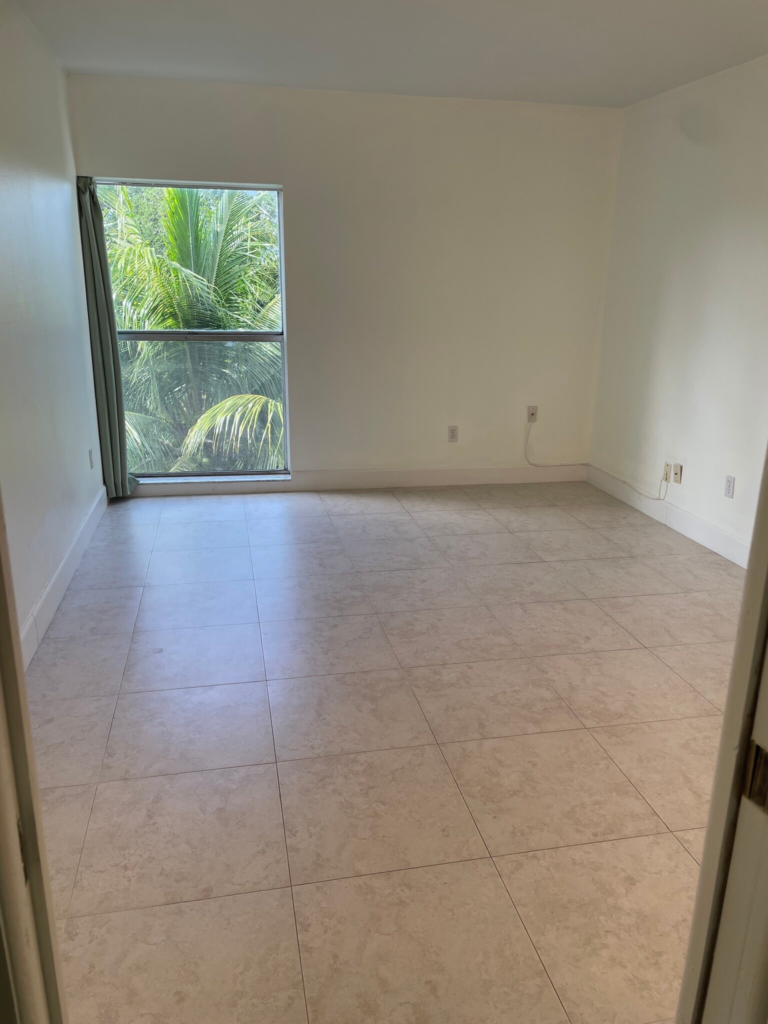 Building Photo - 2160 SW 16th Ave