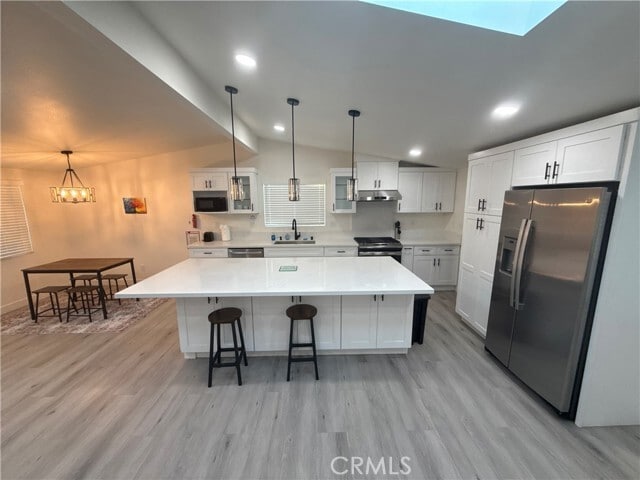 Building Photo - 12391 Lampson Ave