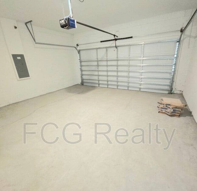 Building Photo - 247 Marion Oaks Manor