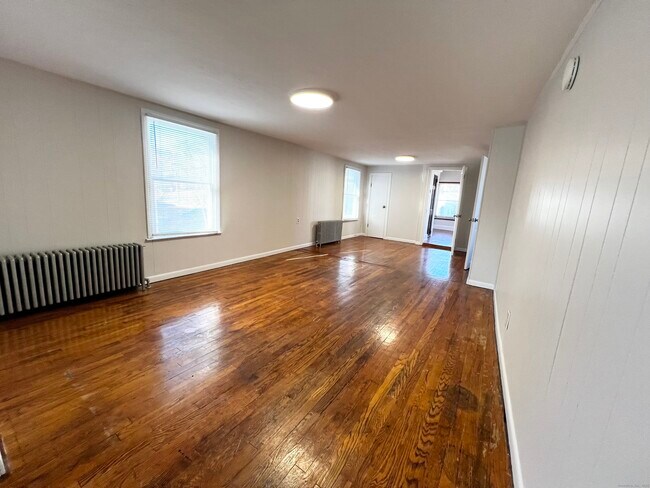 Building Photo - 47 Warwick St