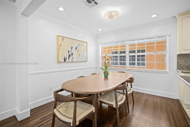 Building Photo - 300 Manor Pl