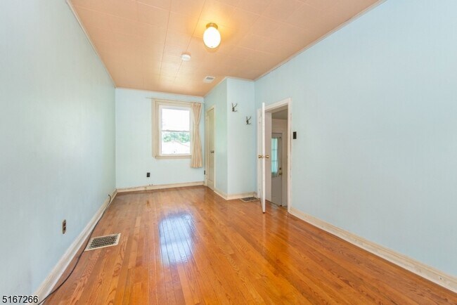 Building Photo - 99 Chesapeake Ave