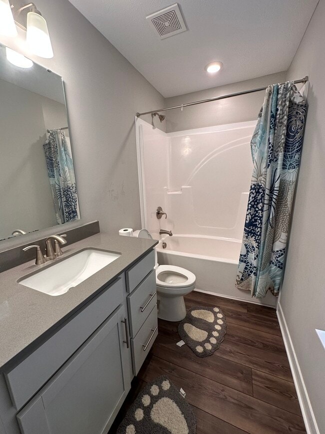Building Photo - Big Danville Home Away From Home