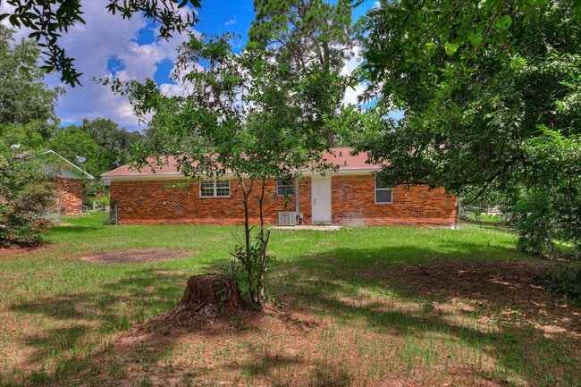 Building Photo - 2408 Southdale Dr