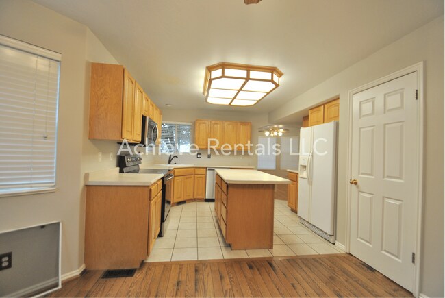 Building Photo - 587 N 1775 W