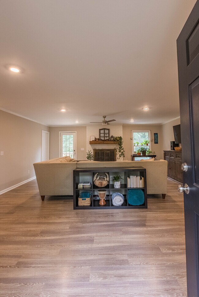 Building Photo - 210 Elliott Ct