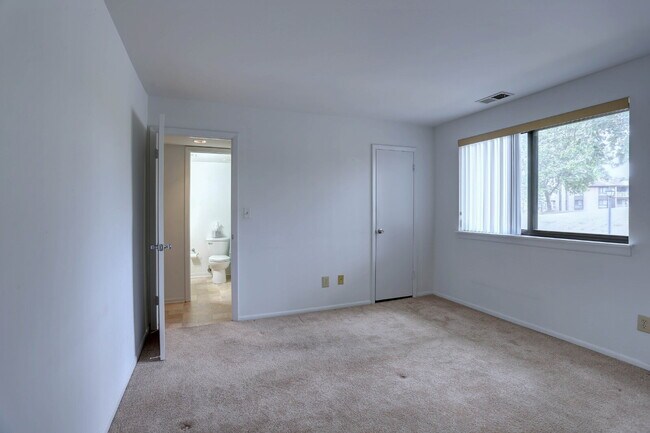 Building Photo - 1BD/1BA - Great Condo in Columbia