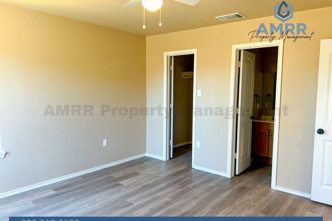 Building Photo - 1301 E 16th St