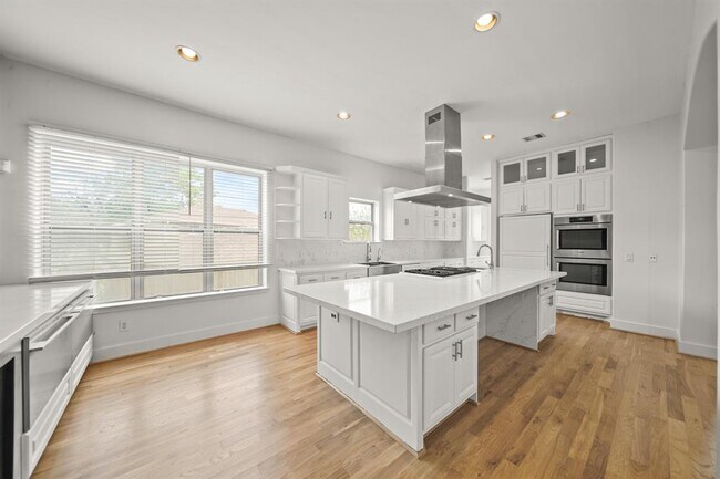 Building Photo - 9714 Braesmont Dr