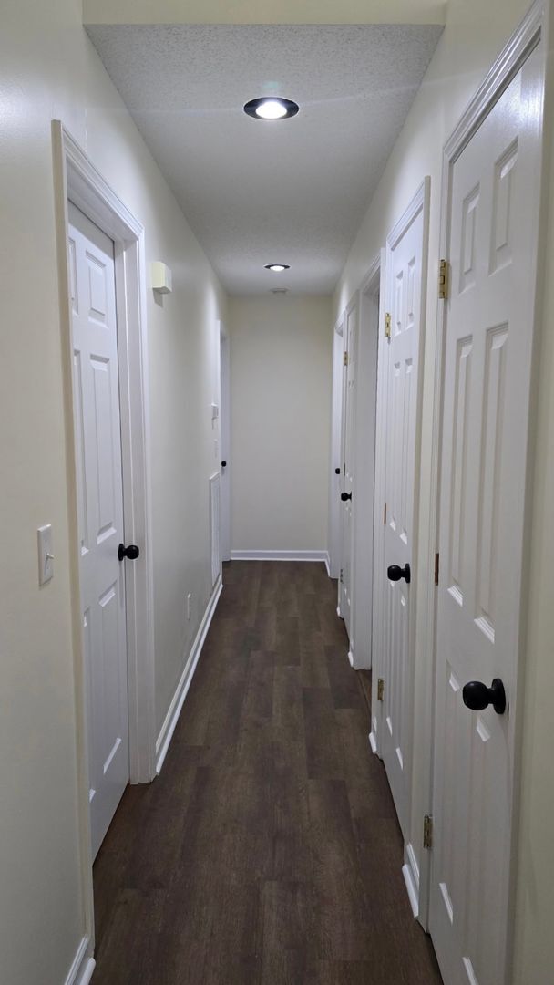 Building Photo - 3 bedroom / 2 bath + den located in Jonesb...