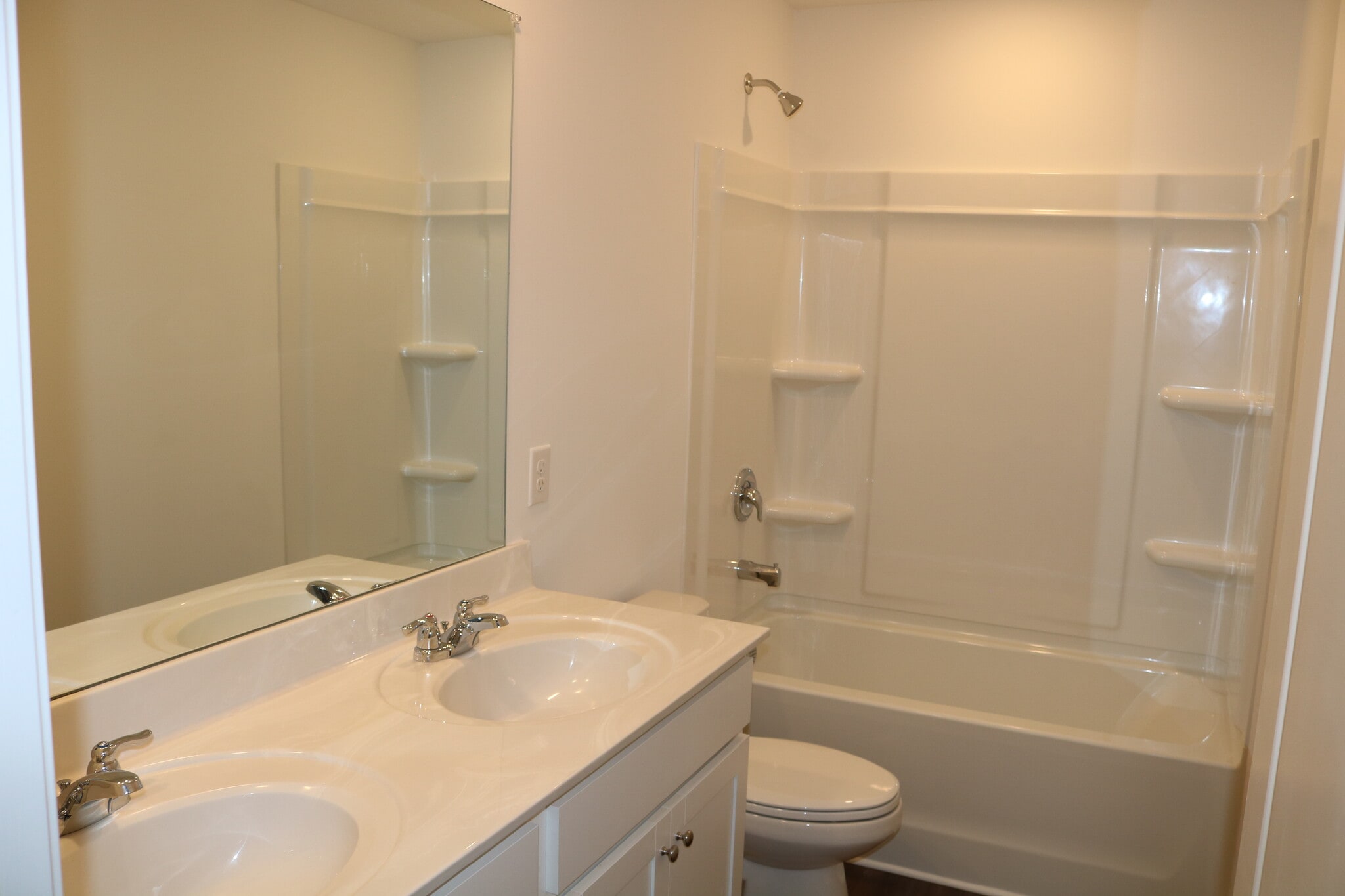 Upper Level Secondary Full Bath - 95 Constitution Ave