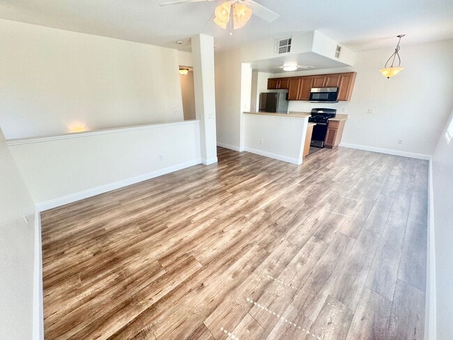 Building Photo - Fully upgraded condo with new flooring, paint, and appliances in Southwest Las Vegas