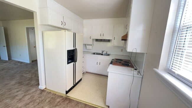 Building Photo - Jeanette Avenue-1041/1043 (Duplex)
