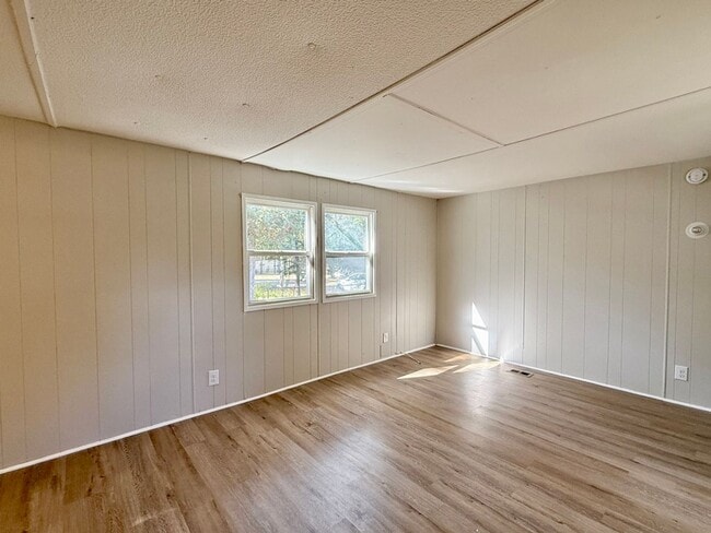 Building Photo - Updated Home in Laurel Lakes NJ FOR RENT $1350