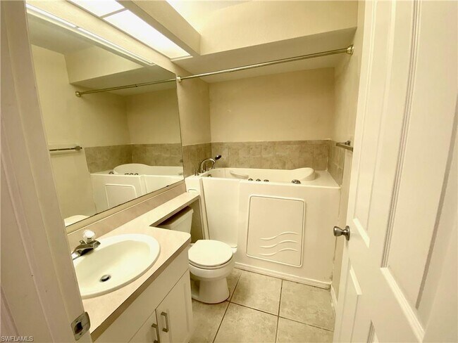 Building Photo - 1922 NE 14th Terrace