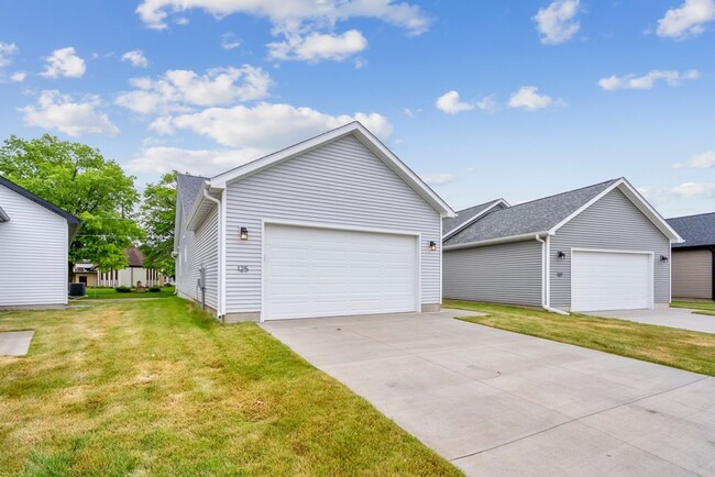 Building Photo - 125 Axlewood Dr