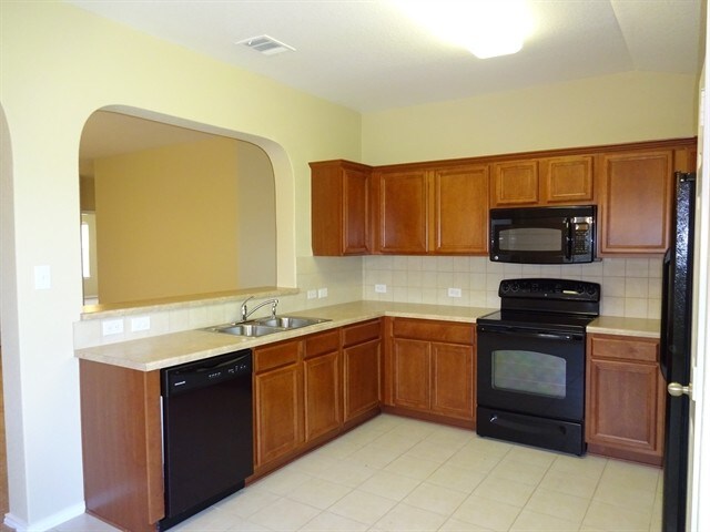 Building Photo - 631 Tom Kemp Dr