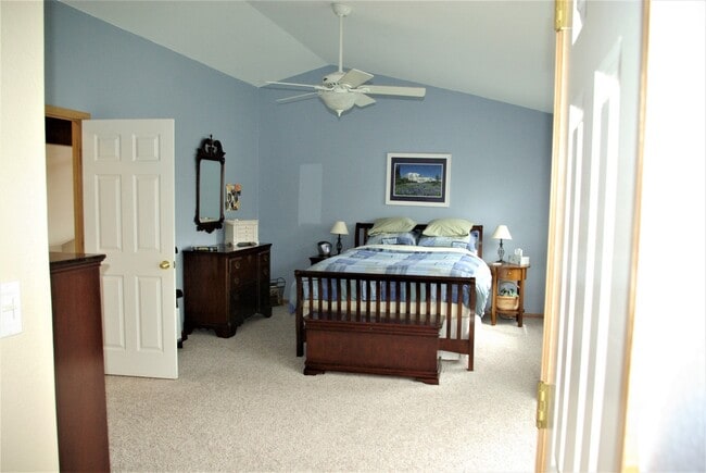 Building Photo - 6bed/4bath oversized 2 car garage fenced in back yard Cheyenne Mountain School District