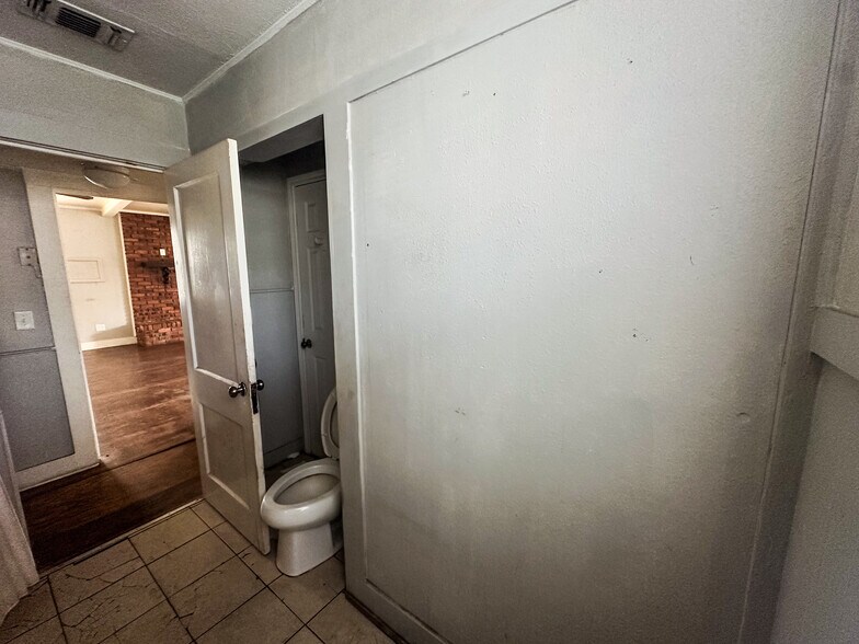 Building Photo - 1912 20th St