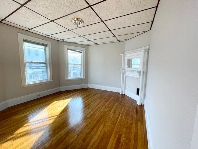 Building Photo - 26-28-28 Harbor View St