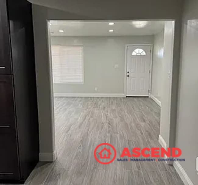 Building Photo - Beautiful 3 Berrom Home Off Manor St.