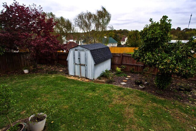 Building Photo - 2627 Holly Rock Dr