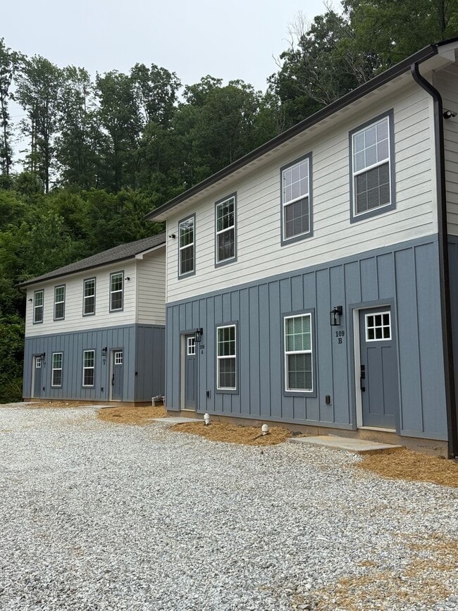 Building Photo - Newly Built 2 Bedroom 2.5 Bath